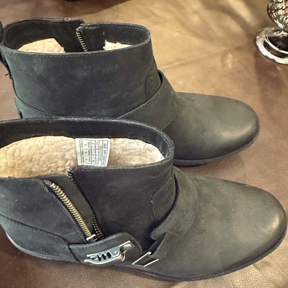 UGG Black Ankle Boots with Shearling Lining - Picture 1 of 3